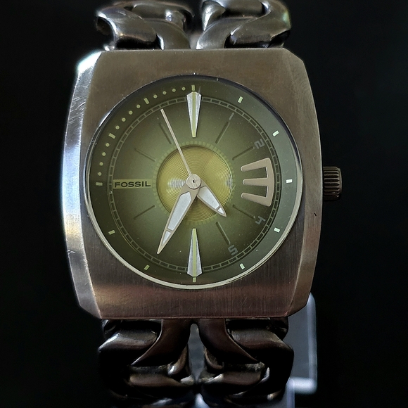 RARE VTG Fossil 36mm Watch Green Dial Gunmetal Chain Bracelet JR-9276 Runs FLAW